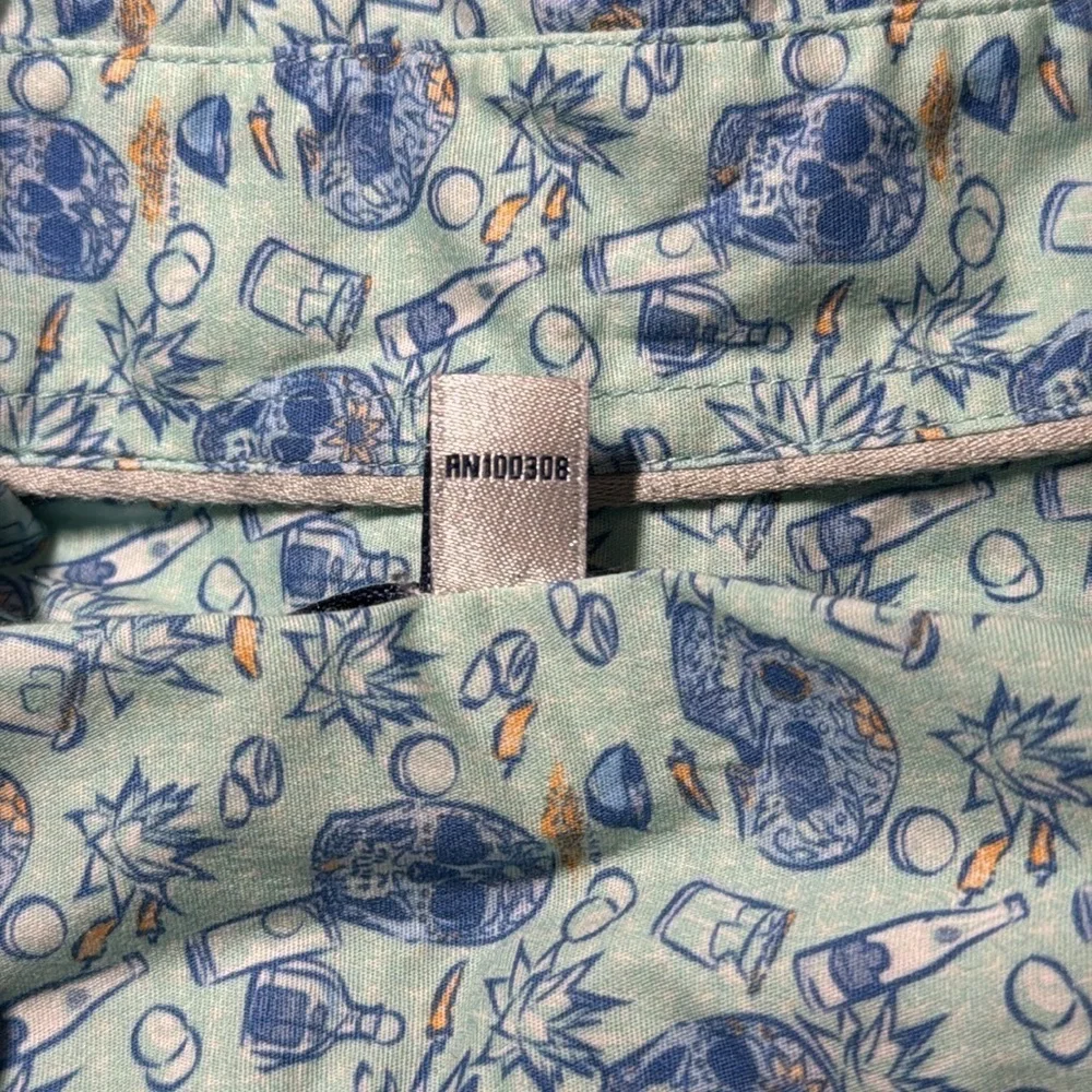 Peter Millar Cowboy Cantina Skulls & Tequila Men’s SS Stretch Shirt size Medium - Picture 12 of 14